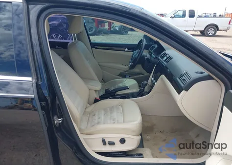 2015 Volkswagen Passat 2.0L Tdi Sel Premium z USA, uszkodzony, nr VIN 1VWCV7A30FC096829